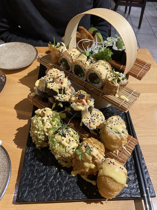 Veganes Sushi Set für 1 Person + frittiertes V26 + V36   at Kaiyo Sushi & More in Wurzburg