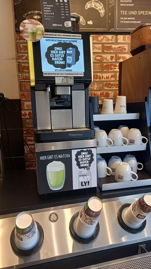 coffe with oat milk at this machine ⚠the cocoa conatains milk powder and is not vegan, no matter the machine⚠ at BackWerk in Solingen