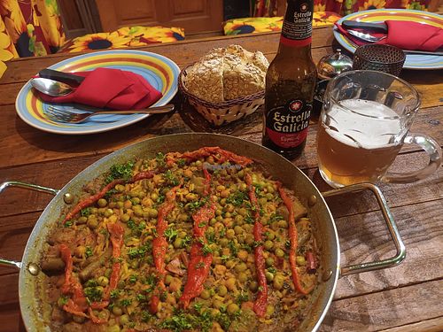Paella de la huerta and house bread at ¡Madrid Olé! in Grecia