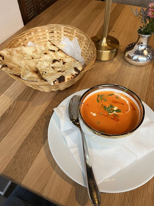 Tomato soup and garlic naan  at Shanta's Kitchen in Braunschweig