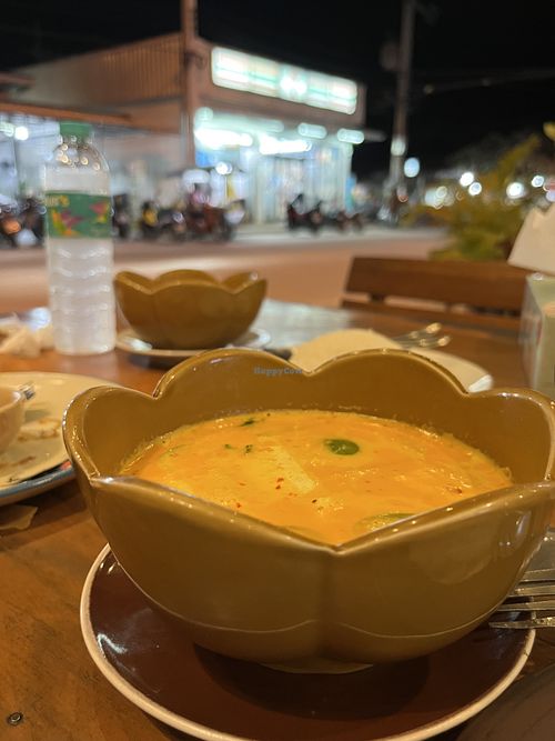 Rotes Curry   at Mon & Hong Restaurant in Surat Thani