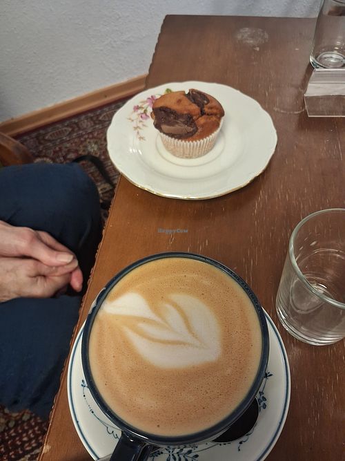 Coffee and cake at El Gato Pâtisserie in Lausanne