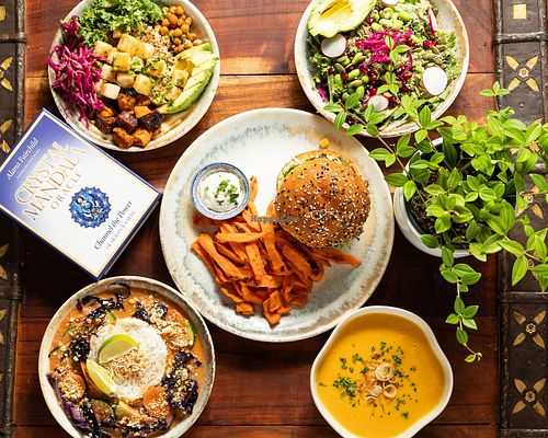 Vegan burger, salad, bowl, curry, soup at Café Sage in Saint-lambert
