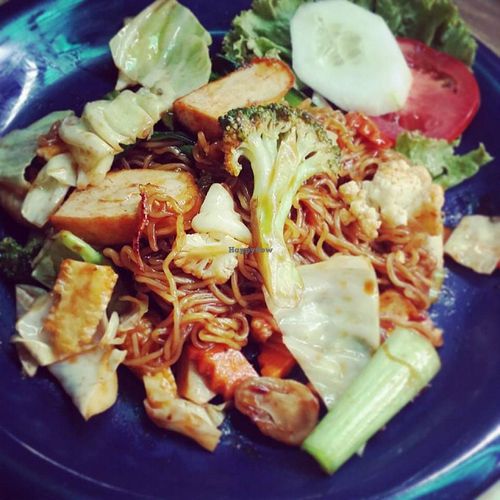 Hong Kong Style Stir-Fried Noodles with Mixed Vegetables and Mushrooms. at Mea Nuu Vegetarian Food in Pattaya