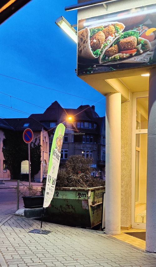 Eingang mit Vöner Reklame at STERK Kebab Haus in Dresden