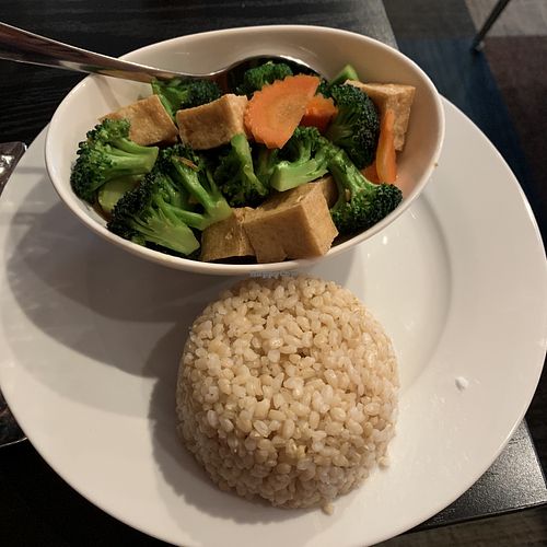 Broccoli with garlic sauce & tofu at Vida's Thai Food in Homer