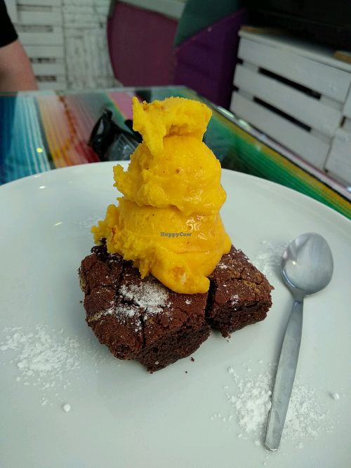 Brownie & Mango Ice Cream at La Heladeria Mexicana in Barcelona