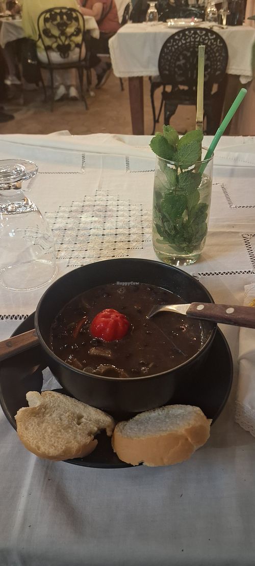 Sopa de frijoles negros at Conspiradores in Trinidad
