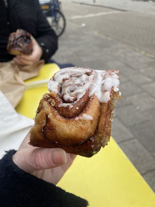Cinnamon roll (vegan!)  at Das Brot in Rotterdam