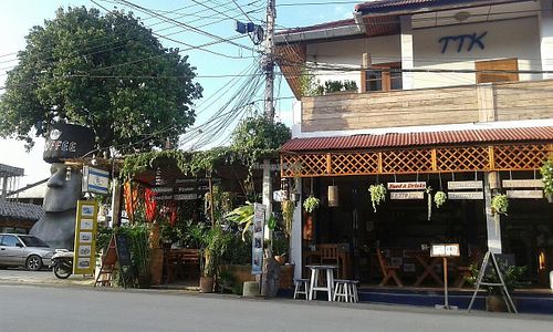 garden side at TTK Restaurant in Pai