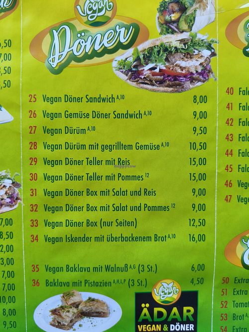 Verschiedene vegane Dönergerichte at ÄDAR Vegan & Döner in Augsburg