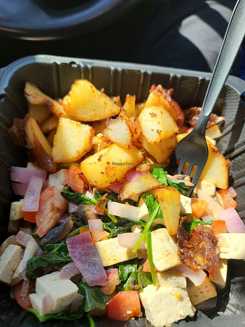 Tofu scramble with fried potatoes at Green Vine Delicatessen in National City