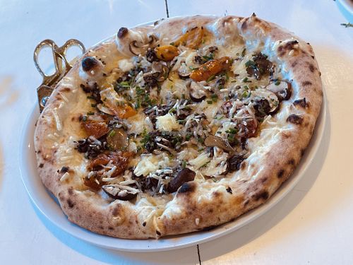 Tartofu Pizza with vegan cheese  at Rubini's Pizzaria in Faro