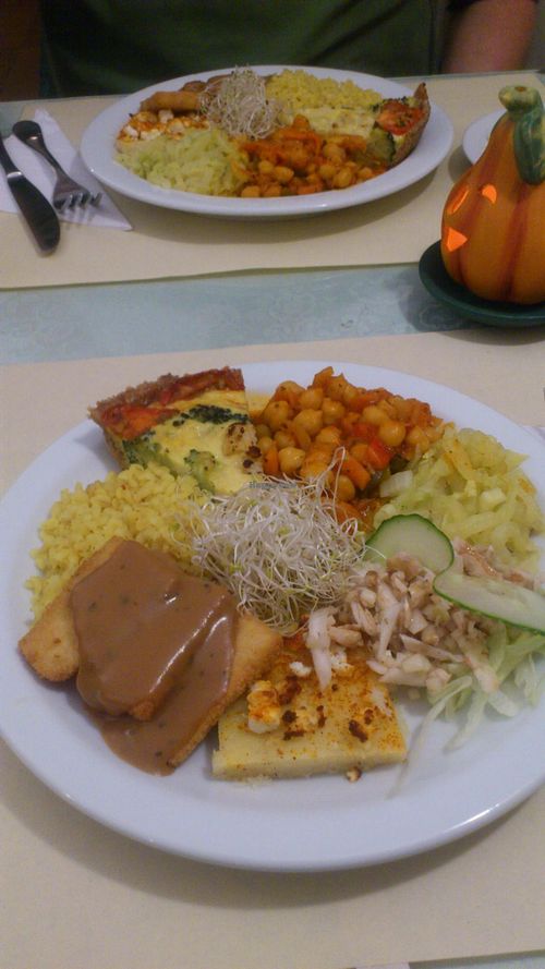 Grenoble, Sint Niklaas: small plate, big plate at back (salad comes on the side to make more room on plate for more food!) at Grenoble in Sint-niklaas