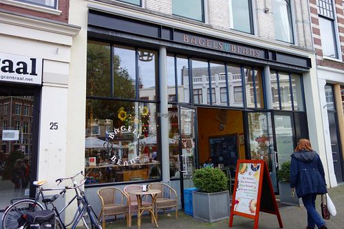 Bagels & Beans, Plaats at Bagels & Beans - Plaats in The Hague