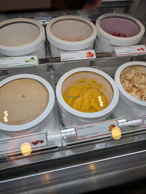 Sorbets are vegan: mango, raspberry, lime (written lemon, bad Spanish translation) at Häagen-Dazs in Oranjestad