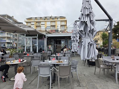 View of bar exterior at Bar le fontane  in Chiavari