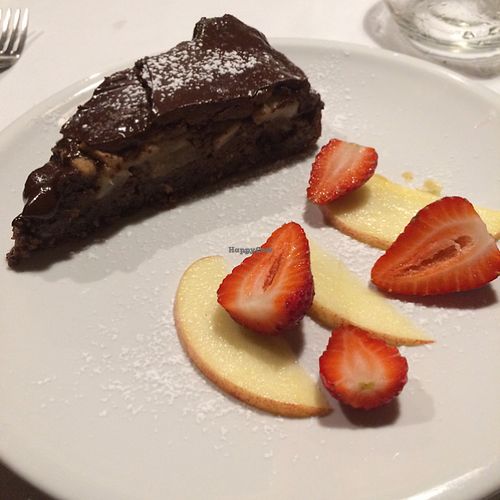 vegan chocolate cake at La Colubrina in Milan