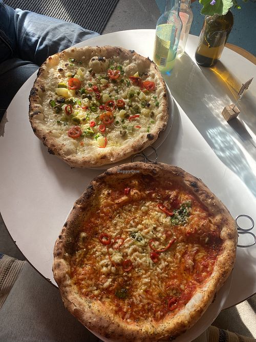 Midsummer Pizza (white) and Peperoni Pizza (red)  at Bröt Surdegsbageri in Uddebo