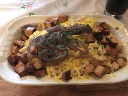 Vegan cheese spätzle with smoked tofu and onions at Zum Spätzle in Hamburg