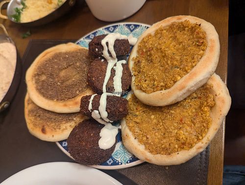 Esfihas Aberta de Falafel, Esfihas aberta de Zaatar, Bolinhos de Falafel at Hassan Cozinha Árabe  in Sao Paulo