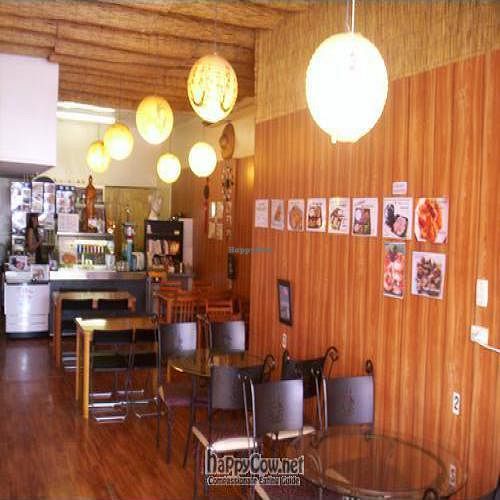 restaurant shut Jan 2015; now delivery only at Kuan-Yin Vegetarian in Brisbane