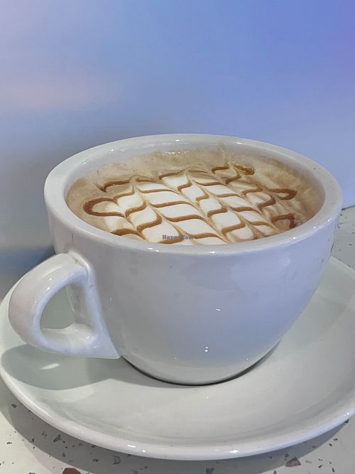 Oat milk caramel latte at Little Big cafe Rouen in Rouen