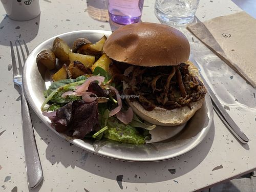 Oyster mushroom bun  at Little Big cafe Rouen in Rouen