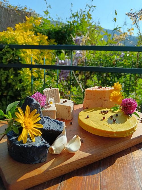 Le Miciotte formaggi Veg autoprodotti at In Gattaia Vegan Home Restaurant in Genoa