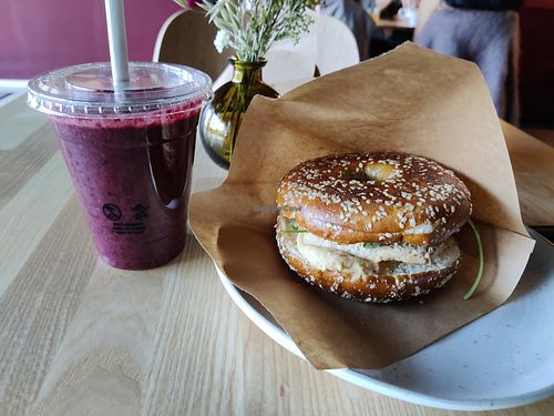 Bagel with tofu, hummus, veggies. Berry smoothie at ROOTS Herttoniemi in Helsinki