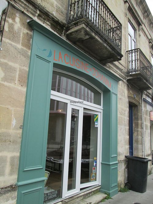 A shiny new vege-vegan cafe in Boudeaux. We visited in August 2014 when it had been open only a few weeks. It had already attracted a loyal clientele and filled up quickly for lunch. at La Cuisine de Johanna in Bordeaux