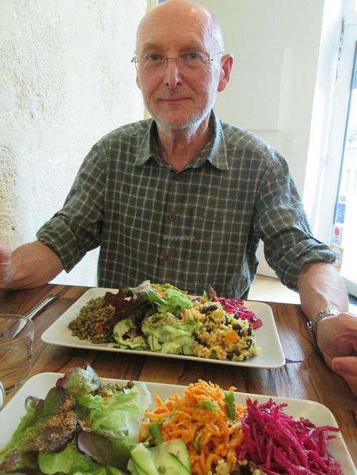 Buffet food is sold by weight at La Cuisine de Johanna in Bordeaux