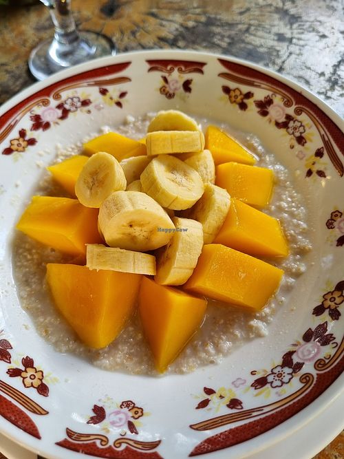 Oatmeal with fruit at Bebot's in Cebu