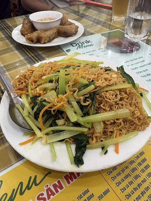 Stir-fried noodles with vegetables and garlicc  at Nhà hàng Biển Đông in Hai Phong