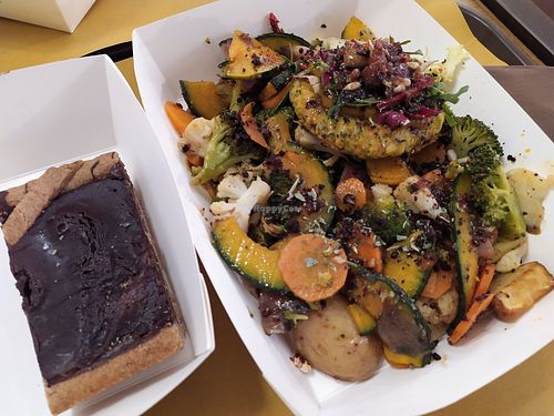 Vegan plate 🥬 and vegan chocolate cake 🍰 at Genuino in Trieste