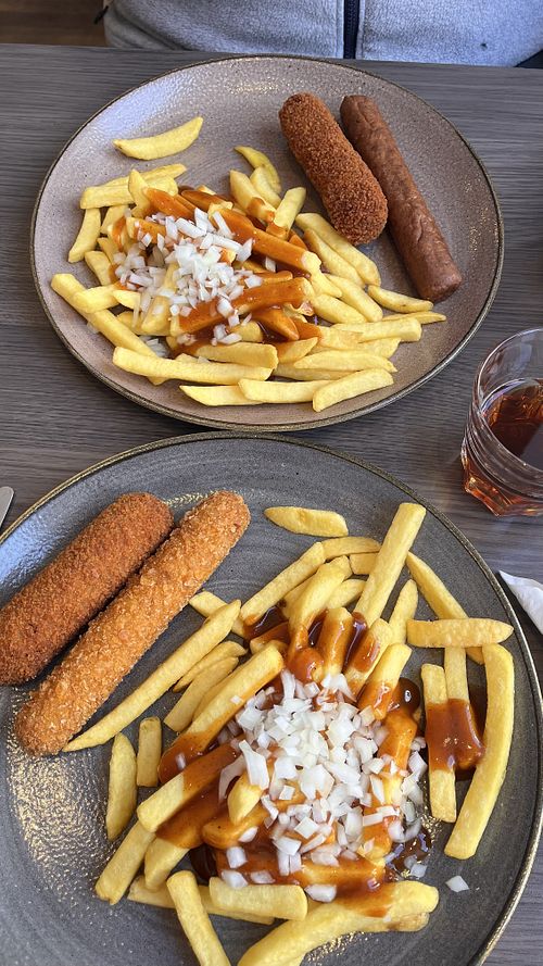 Heerlijke vegan kroketten, frikandel en kipcorn. Ik ga de volgende keer de vegan frikandel ook nemen. Erg lekker🥰😋  at Eetwinkel Boxmeer in Noord-brabant
