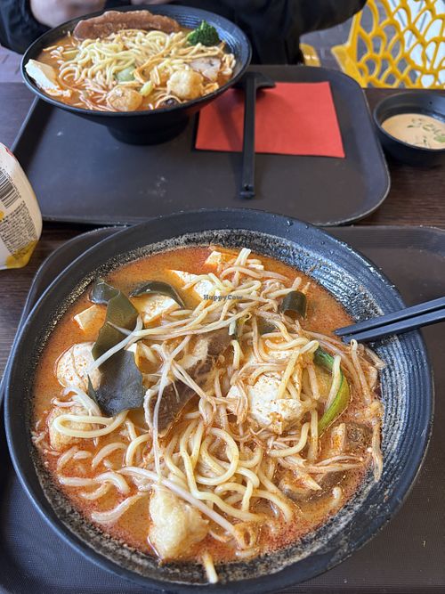 Tom Yum Brühe mit Ramennudeln, Gemüse, Tofu  at Suppen Bowl Malatang in Bonn