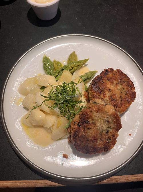 Bärlauchknödel mit Spargelsalat  at Zur Goldenen Kaper in Regensburg
