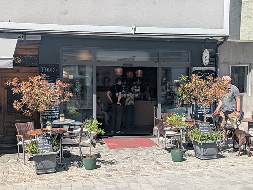 Sitzplätze draußen at Chili & Chai in Ravensburg