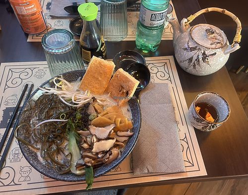Ramen con tofu fritto, latte di soia, aglio, funghi shitake, alghe, bambù e pak choi  at Hyakkai Ramen in Rome