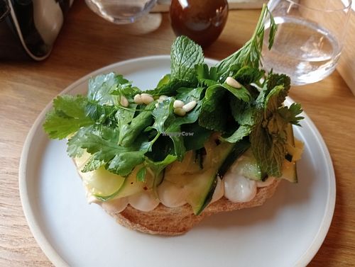 Sandwich con zucchine menta pinoli e crema di fagioli bianchi at FACH in Bratislava