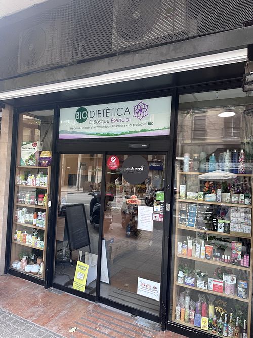 Store front  at BioDietètica: El Bosque Esencial in Barcelona