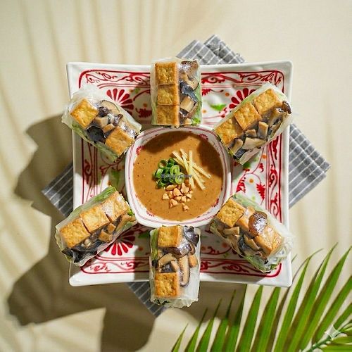 Vegan Vietnamese Fresh Spring Rolls Goi cuon  at Plus 84 in Seoul