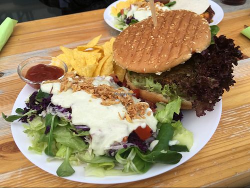 burger & salad at BommelZ in Greifswald