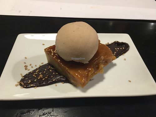 pear tarte tain with cinnamon soya ice cream (totally vegan) and really good at Restaurante Oslo in Valencia