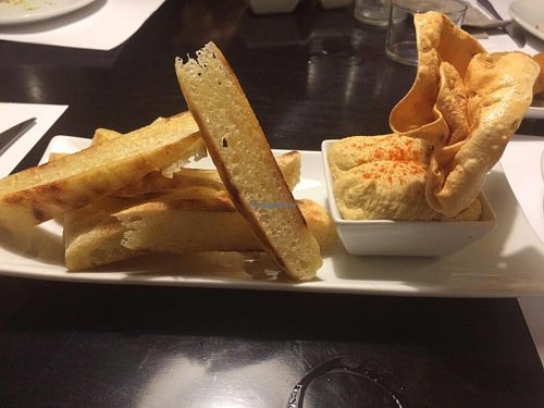 Hummus with Arabic Bread at Restaurante Oslo in Valencia