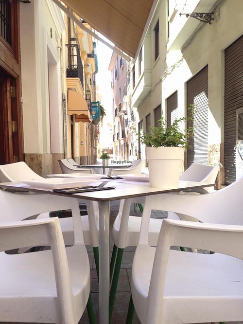 Outside seating at Restaurante Oslo in Valencia