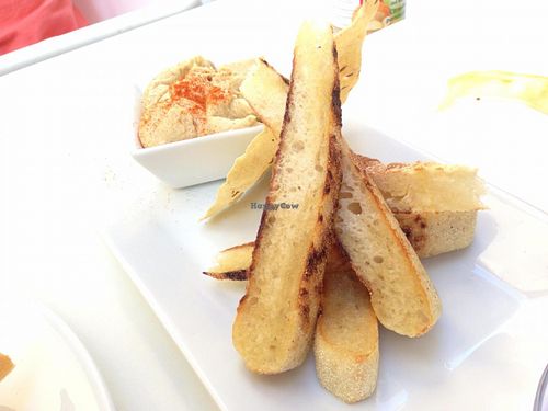 Bread and hummus. Quite good! at Restaurante Oslo in Valencia