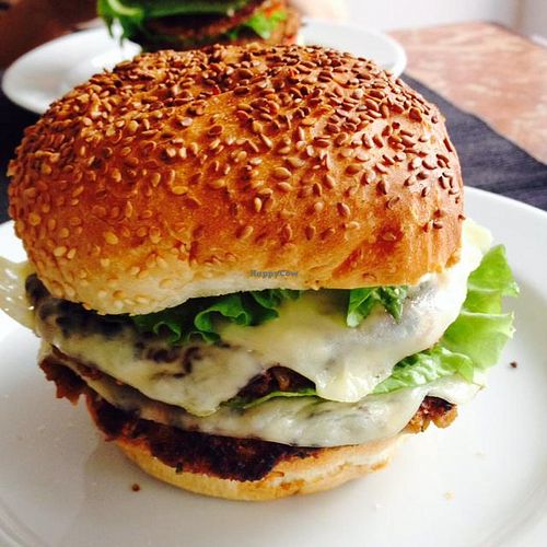 Burger at Be Happy Bar in Lisbon