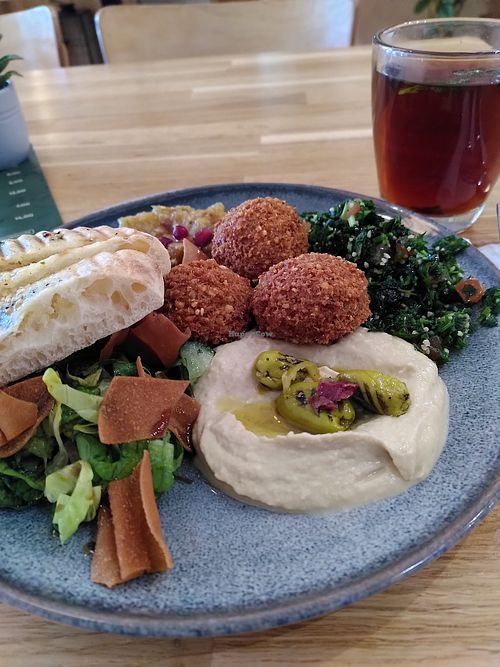 Vegane Vorspeisenplatte at Falafina in Mannheim